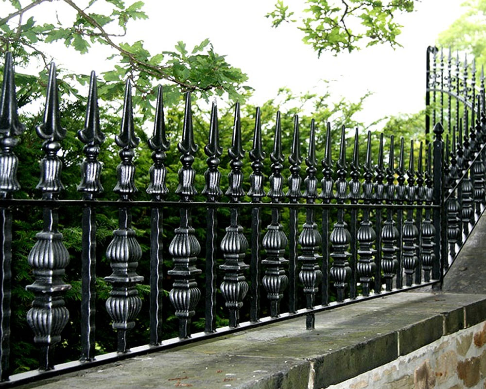 Demir Bahçe Korkuluğu